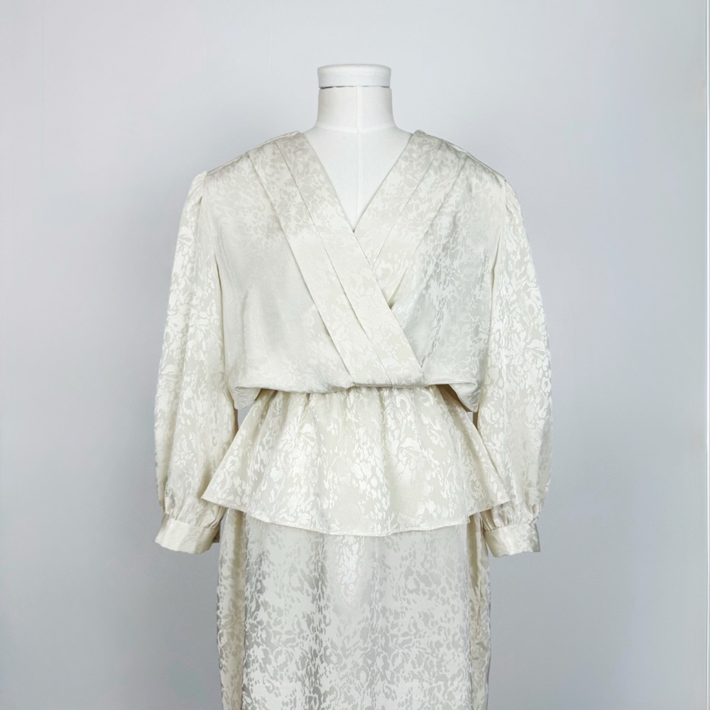 Vintage 80’s Jacquard Patterned Surplice Peplum Midi Dress in Ivory | Size M/L - Picture 1 of 8